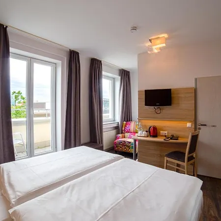 City Hotel Hannover Otel 3*